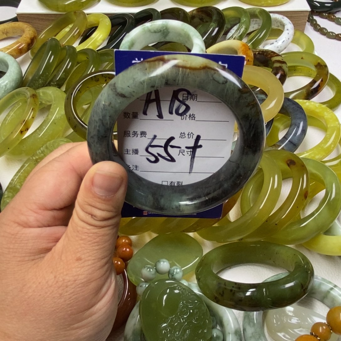 蛇纹石玉未镶嵌手镯