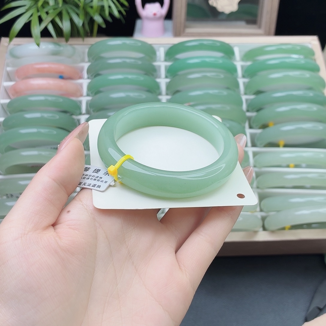 石英质玉未镶嵌手镯