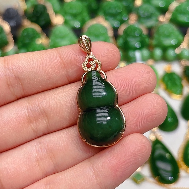 和田玉（碧玉）颈饰18K金镶嵌