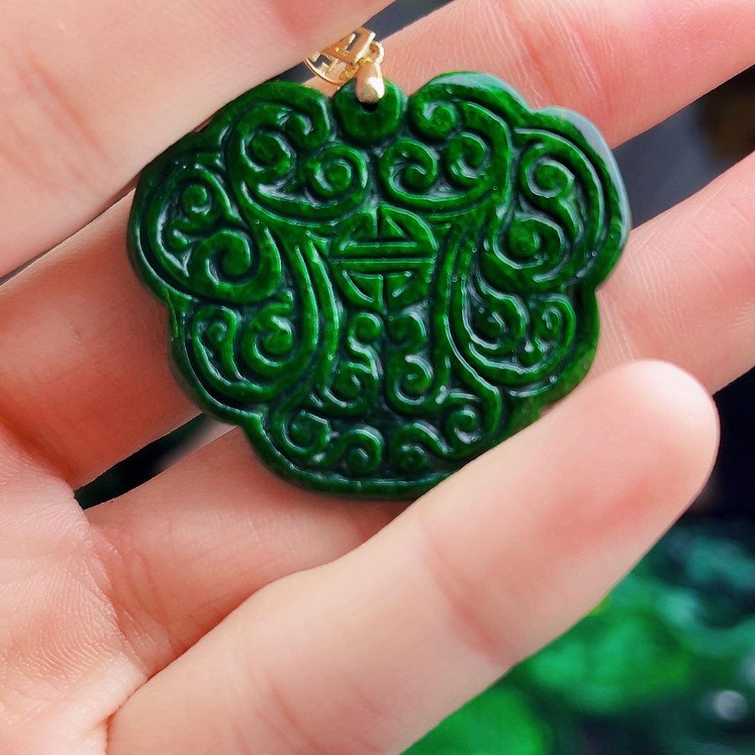 颈饰18K金镶嵌翡翠多样性