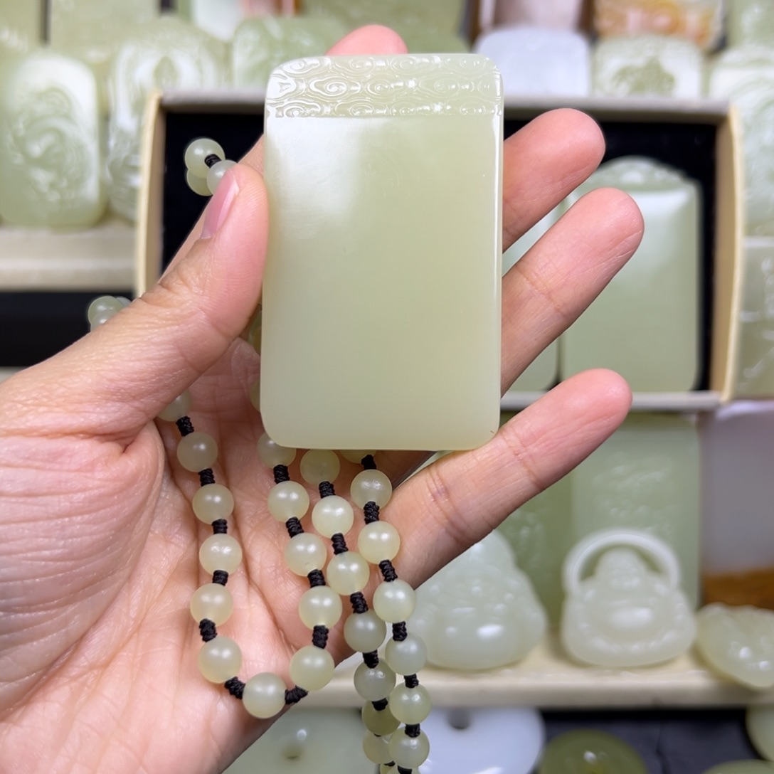 阿***龙新疆昆仑山料平安牌