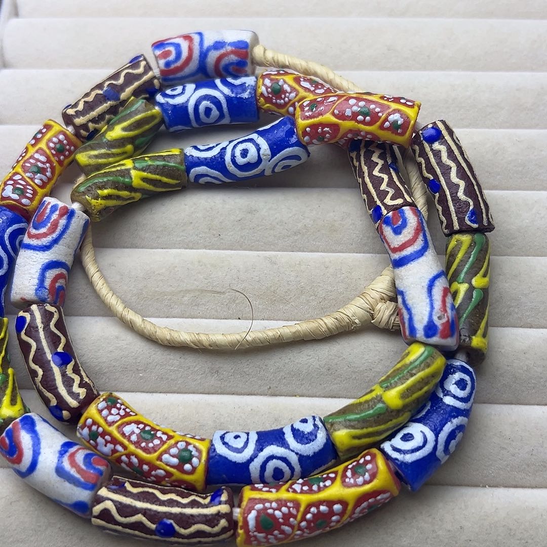 颈饰玻璃非洲管一条