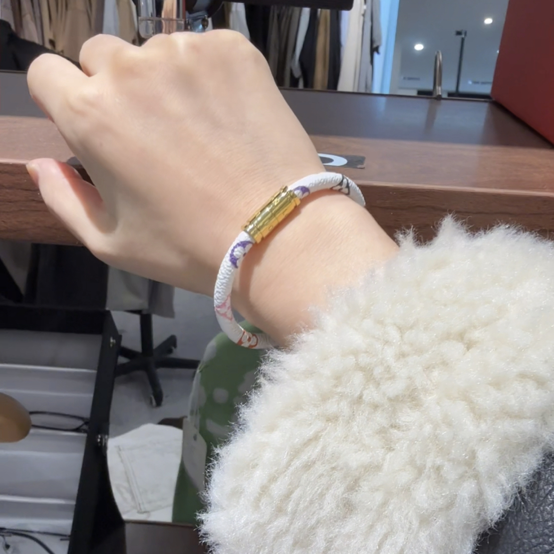 钛钢皮质手镯 白色皮绳磁吸扣男女同款情侣款