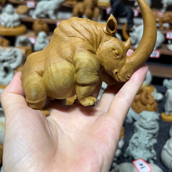 夕***痕松花石长角弯刀大犀牛