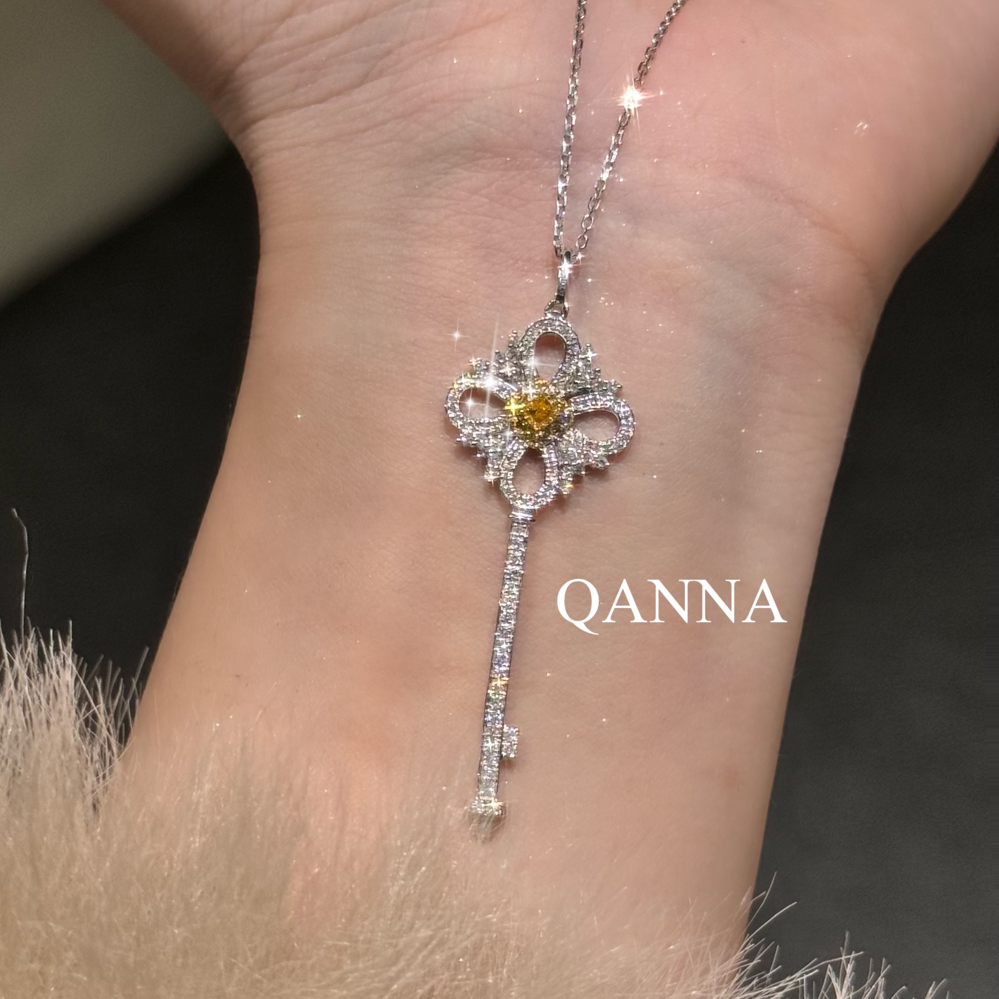 QANNA【维多利亚】【黄钻烟花钥匙】轻奢时尚钥匙钻石锁骨链项链HD
