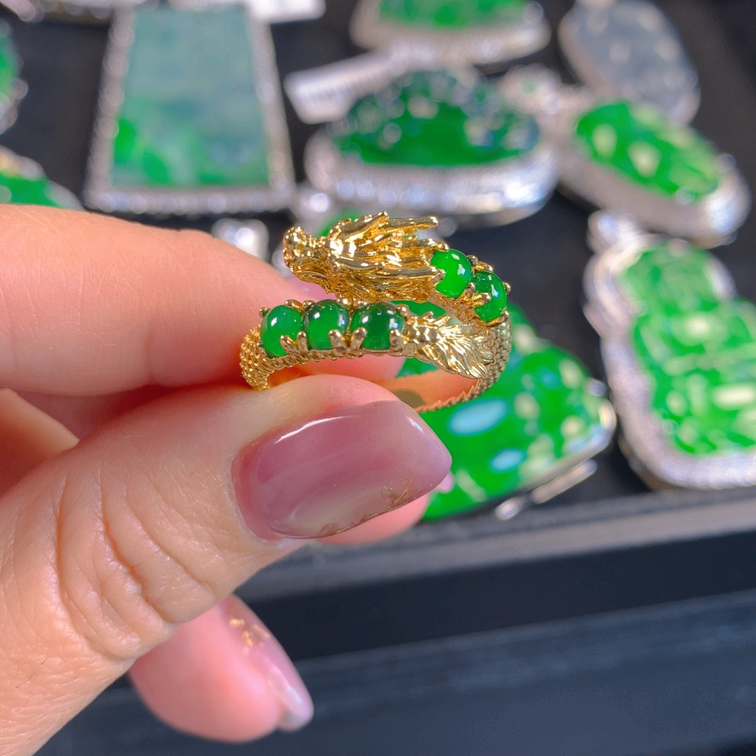 翡翠颈饰未镶嵌翡翠