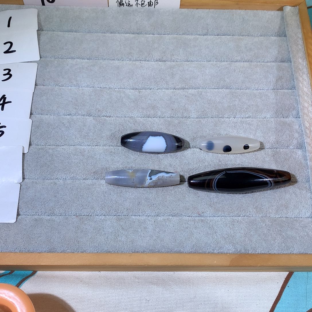 自***狗玛瑙/玉髓未镶嵌颈饰