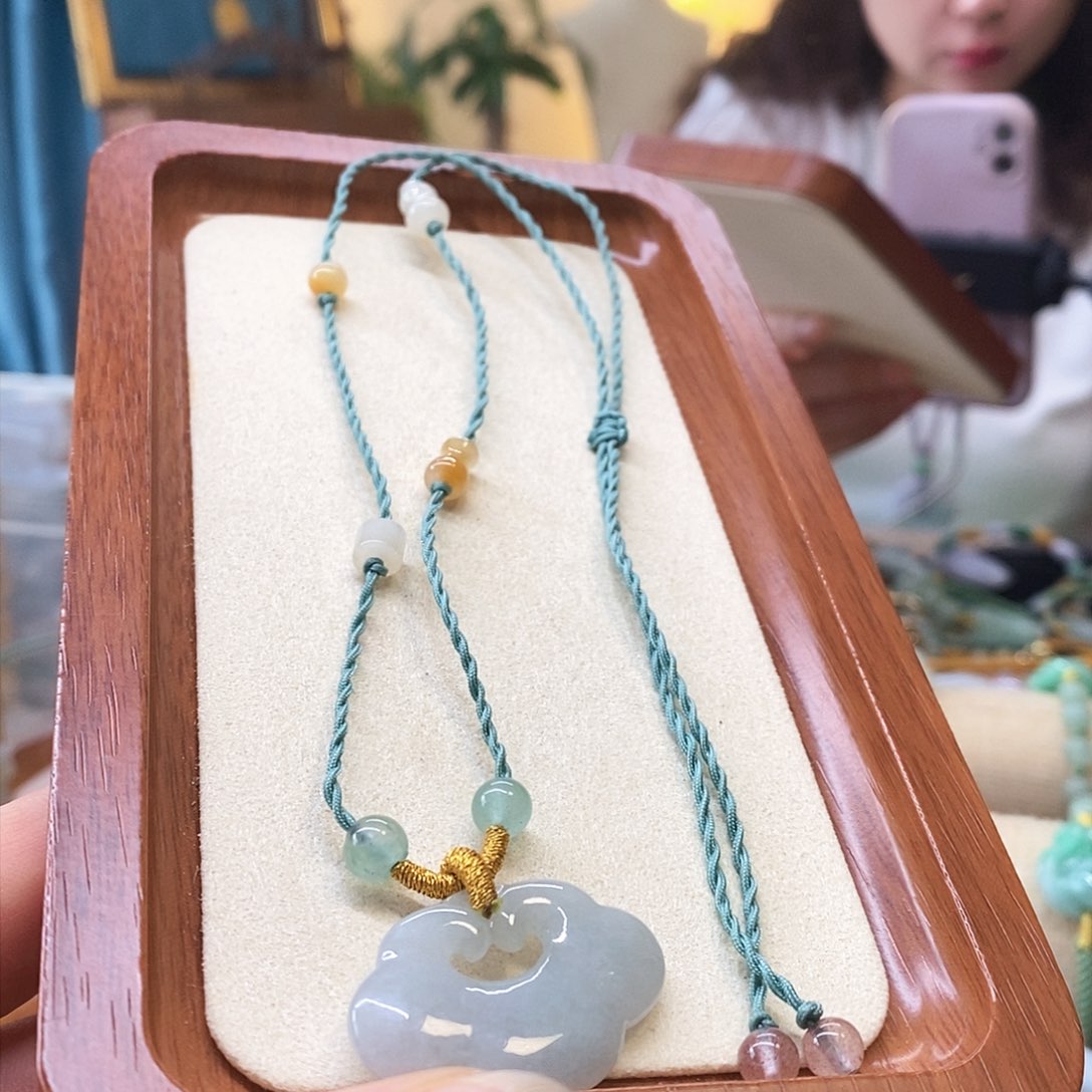 翡翠颈饰未镶嵌翡翠挂件