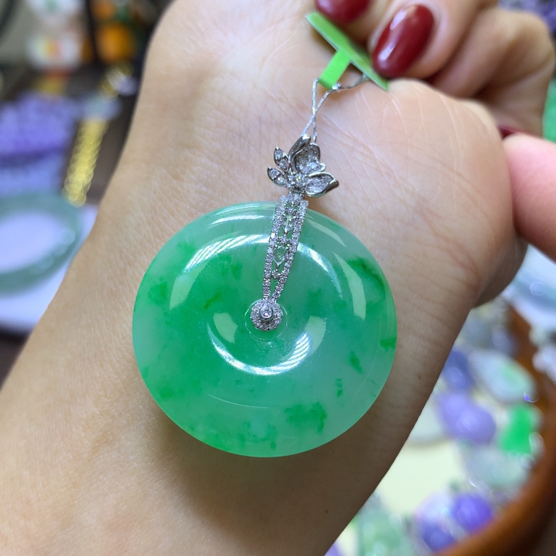 【闪购商品】翡翠颈饰18K金镶嵌翡翠