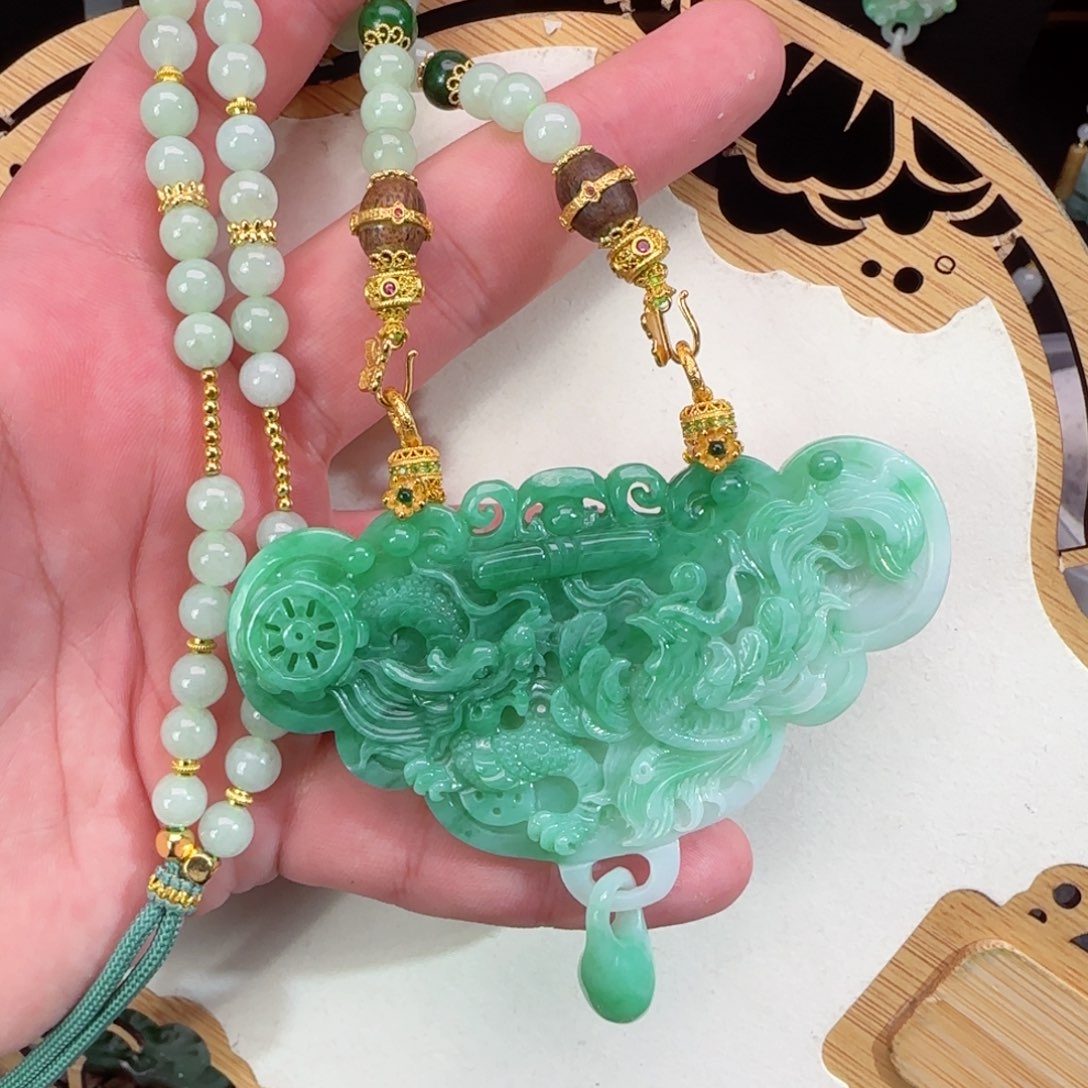 翡翠颈饰未镶嵌仿古