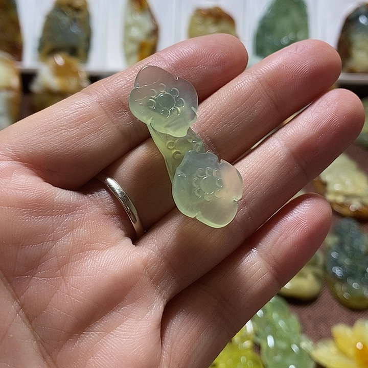 蛇纹石玉合金颈饰