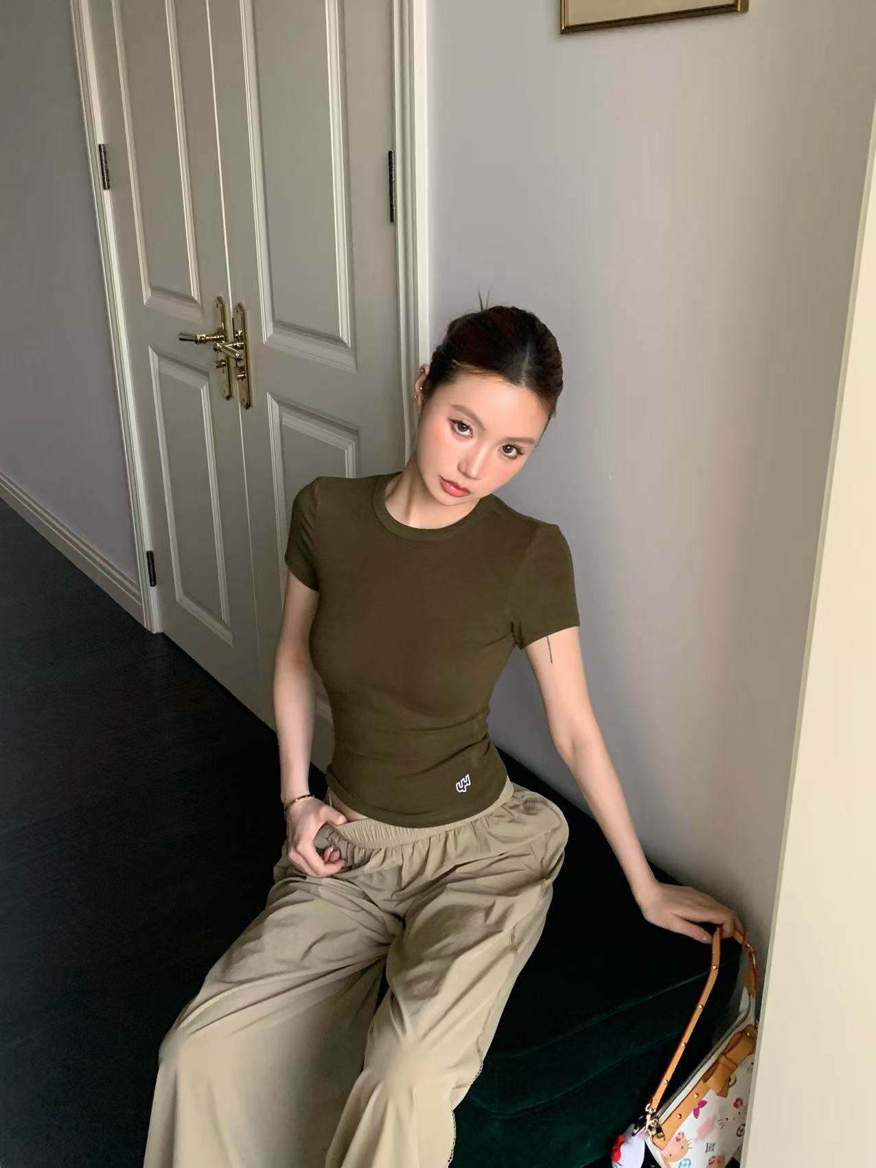 番茄妹妹Tomatosister针织圆领正肩短修身T恤女2025紧身刺绣上衣