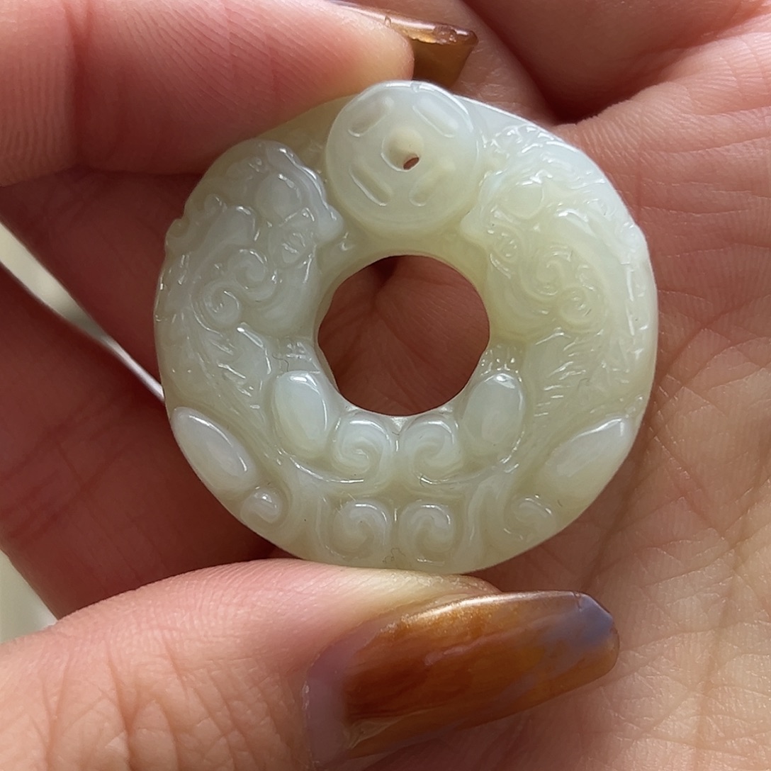 蟹***肉和田玉未镶嵌颈饰