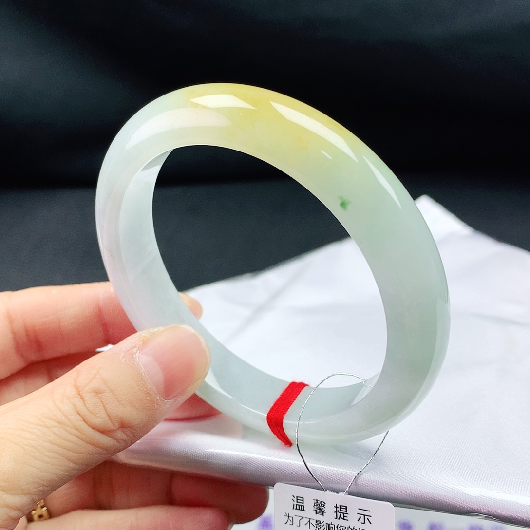 翡翠手镯未镶嵌57圈