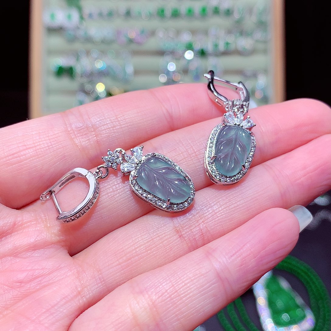 【闪购商品】翡翠吊坠(不含链)未镶嵌