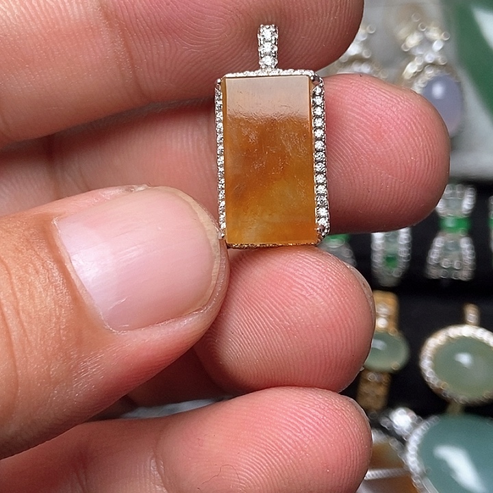 未镶嵌戒指翡翠吊坠