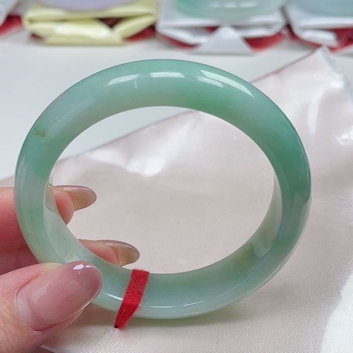 翡翠手镯未镶嵌缅甸翡翠