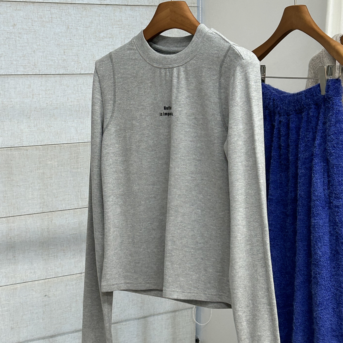 慵懒风女款撞色打底T恤常规修身型长袖圆领辣妹风S65