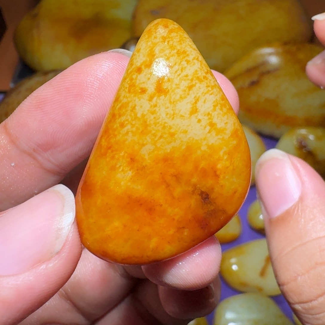 冬***眠和田玉未镶嵌颈饰