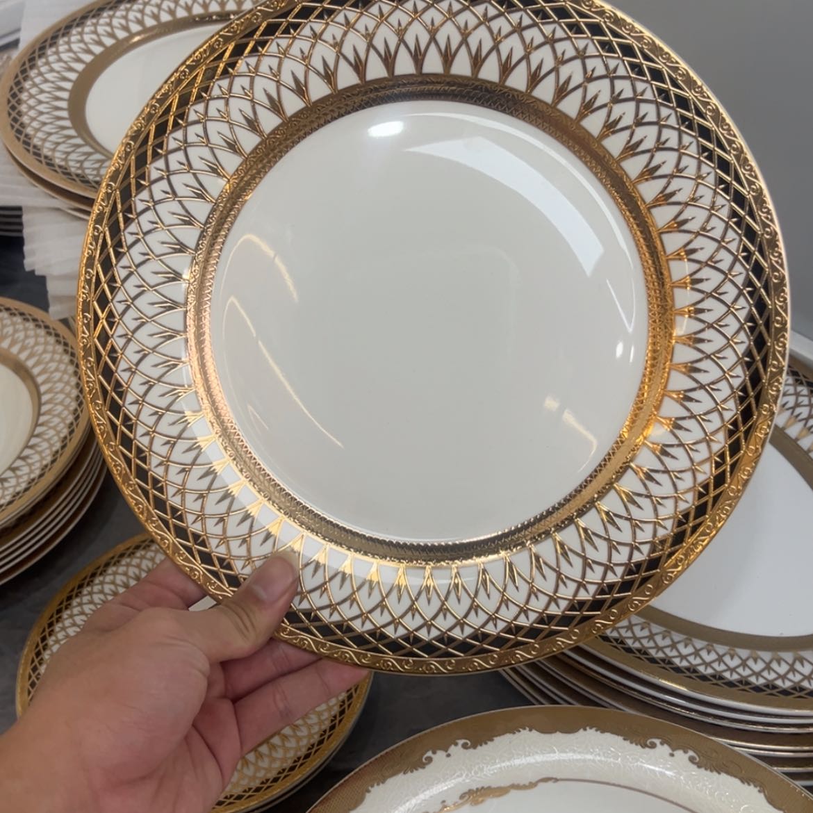 【闪购商品】瓷片10.5寸平盘一个一单