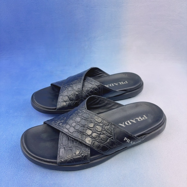 95新 Prada/普拉达 40码/大Logo侧标 鳄鱼皮纹 时尚休闲平跟拖鞋
