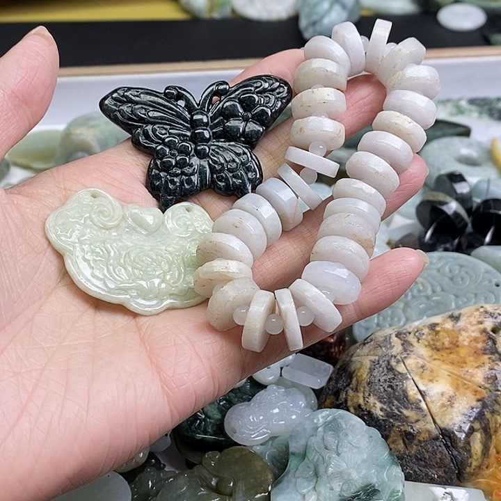 *****翡翠未镶嵌颈饰天然翡翠