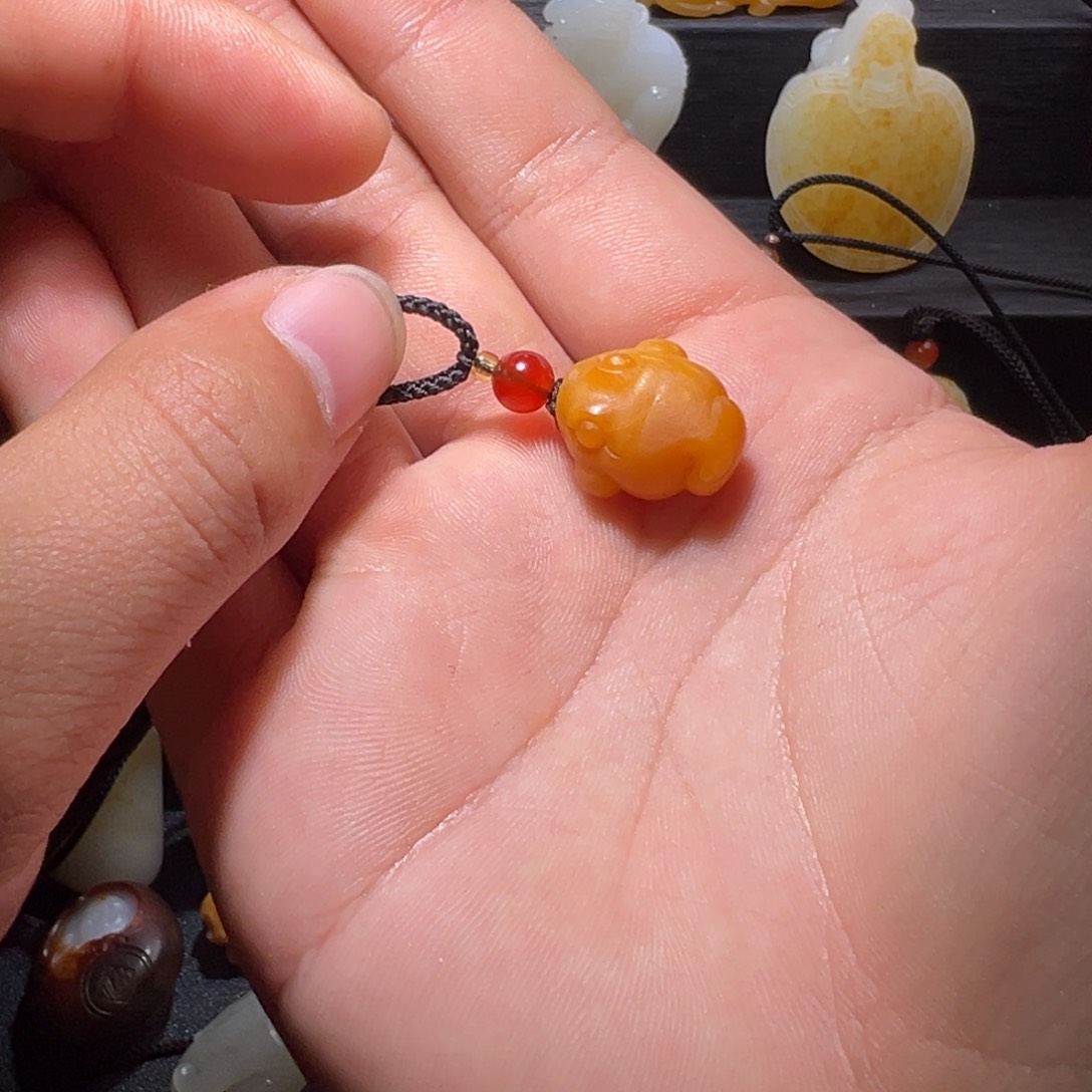 和田玉颈饰未镶嵌白****子