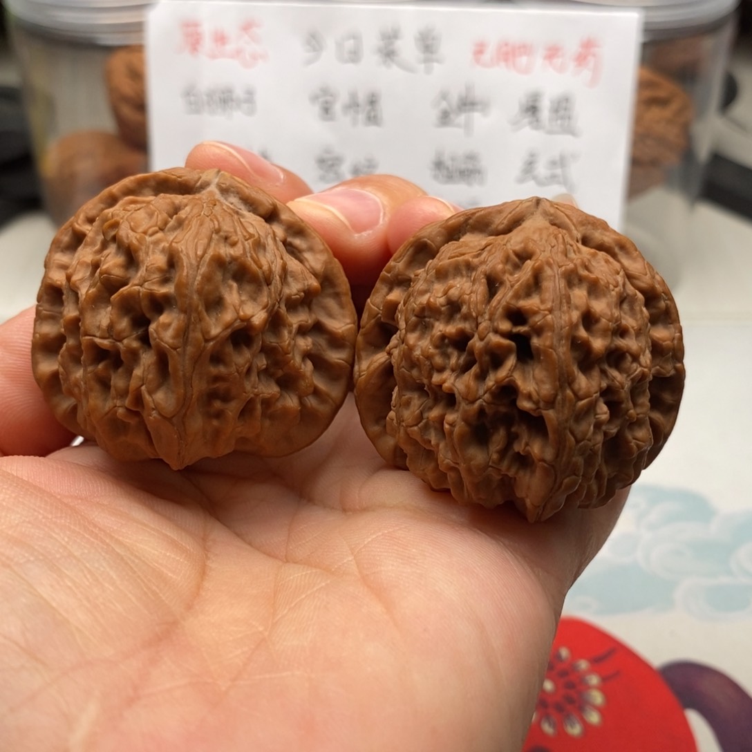 文玩核桃吊坠41白狮子黄尖