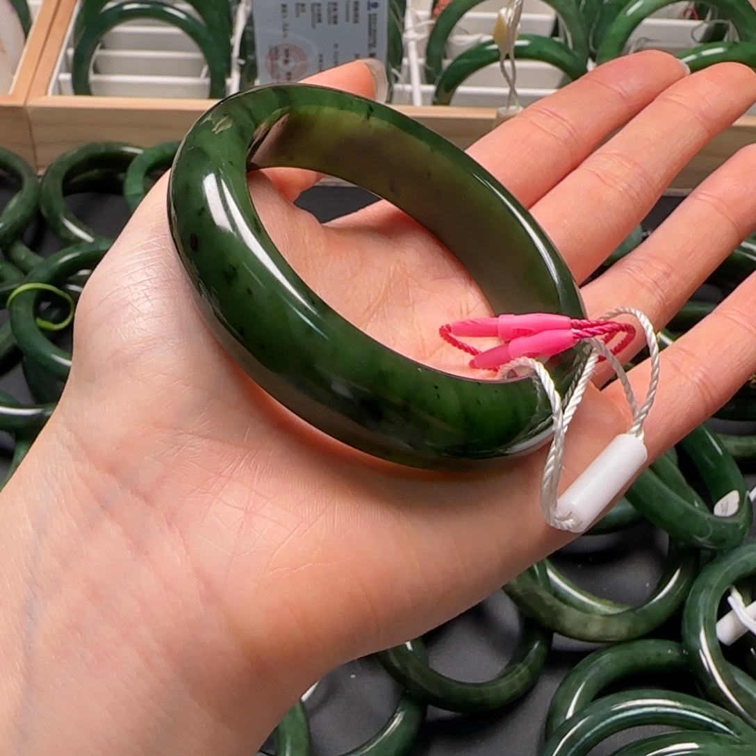 和田玉（碧玉）未镶嵌手镯