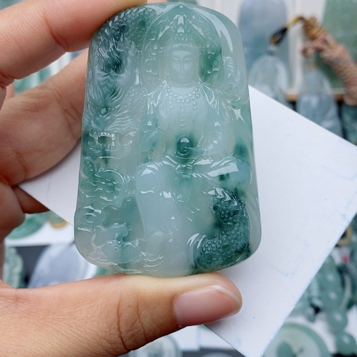 翡翠未镶嵌颈饰御龙观音
