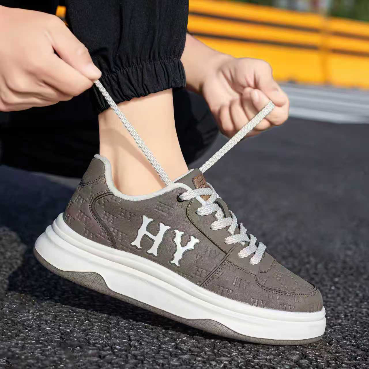 8930冬季加绒厚底韩版百搭舒适时尚低帮运动休闲鞋