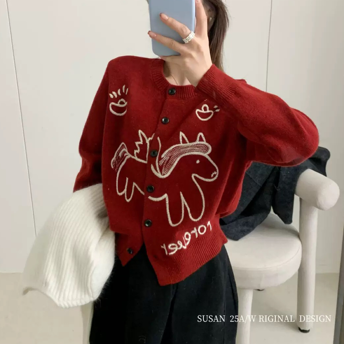 韩系刺绣小马卡通针织开衫女大码冬季新款宽松减龄外穿红色上衣