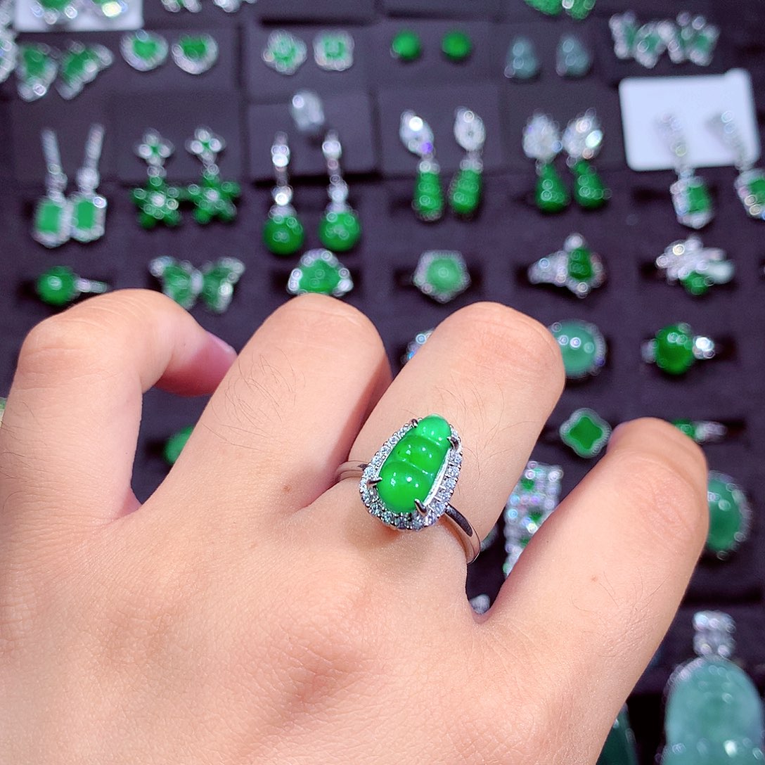 颈饰未镶嵌翡翠天然