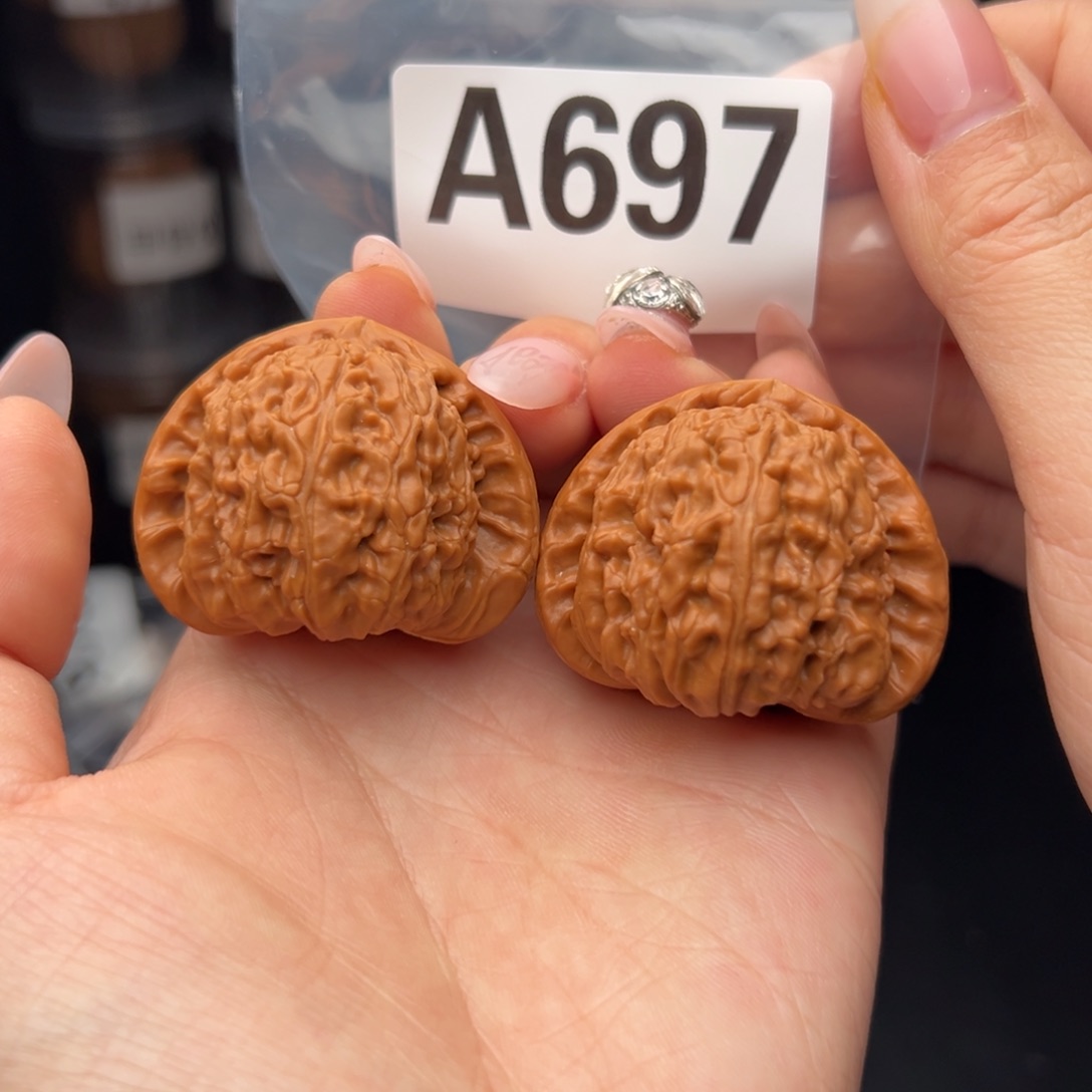 文玩核桃吊坠三角白42