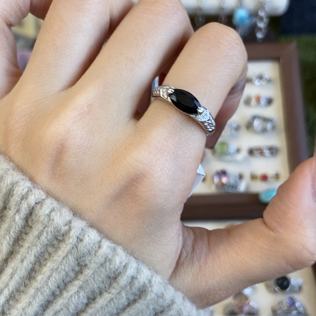 喵****水晶未镶嵌戒指黑尖晶90