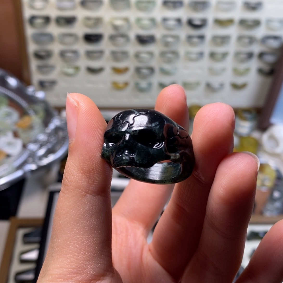 浮***染蛇纹石玉未镶嵌戒指