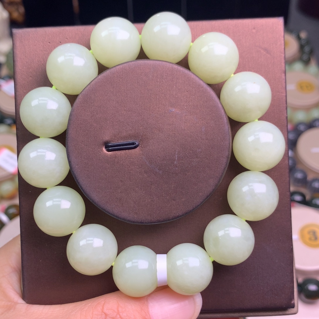 透闪石质玉未镶嵌手链