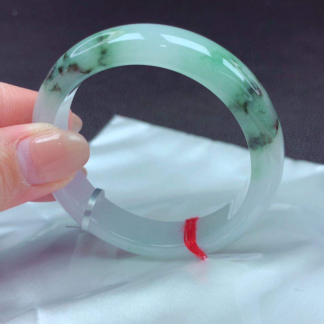 翡翠手镯未镶嵌手镯88