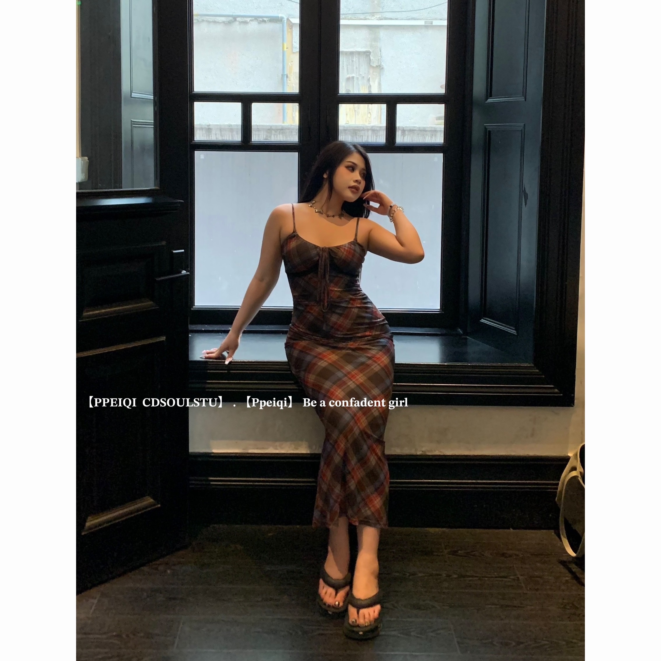 【PPEIQI】"伯爵红茶"微胖复古格纹网纱收腰吊带辣妹修身连衣裙