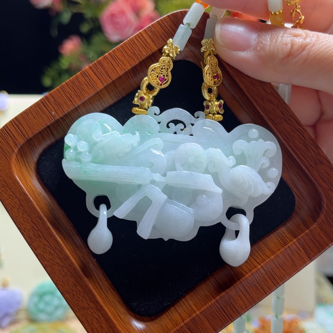 翡翠颈饰未镶嵌八破