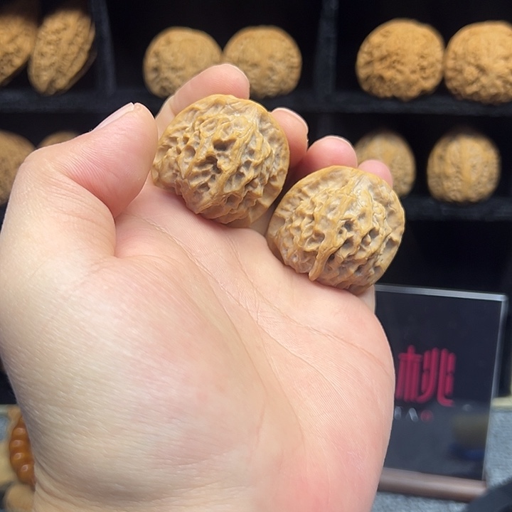 文玩核桃吊坠关公帽