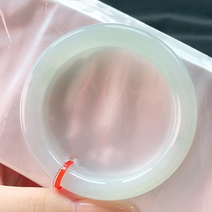 翡翠手镯未镶嵌55圈