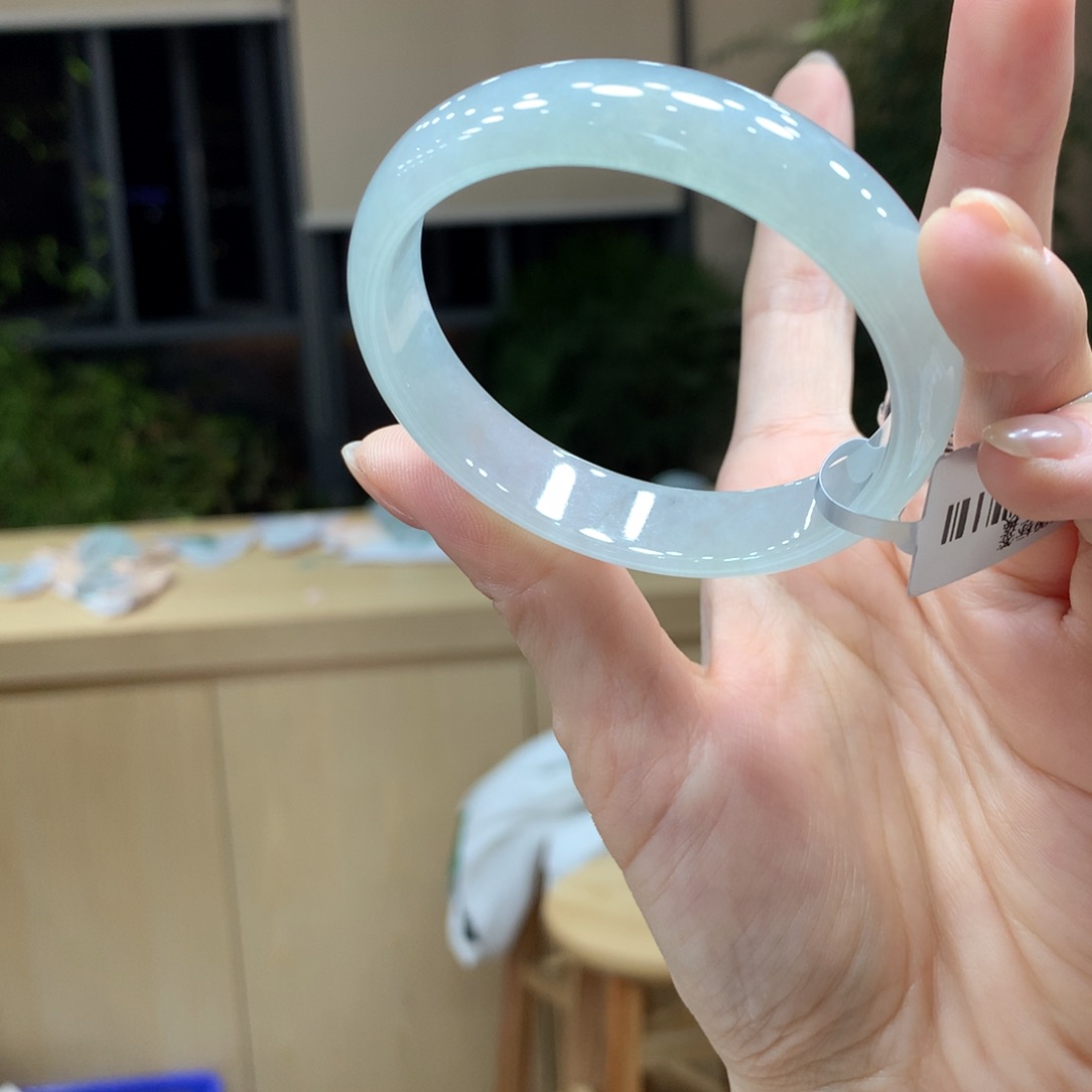 翡翠手镯未镶嵌六*不退不换