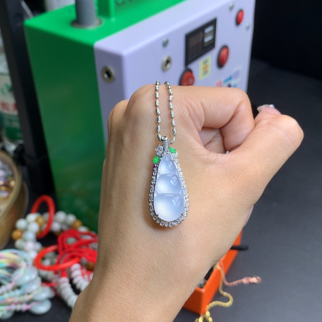 龙***妈翡翠18K金镶嵌颈饰