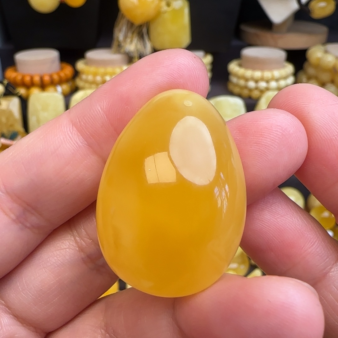 琥珀未镶嵌吊坠(赠链)天然俄料鸡油黄蜜蜡水滴吊坠