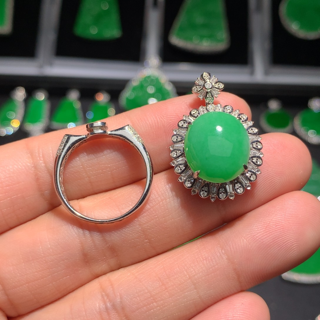 翡翠颈饰18K金镶嵌翡翠