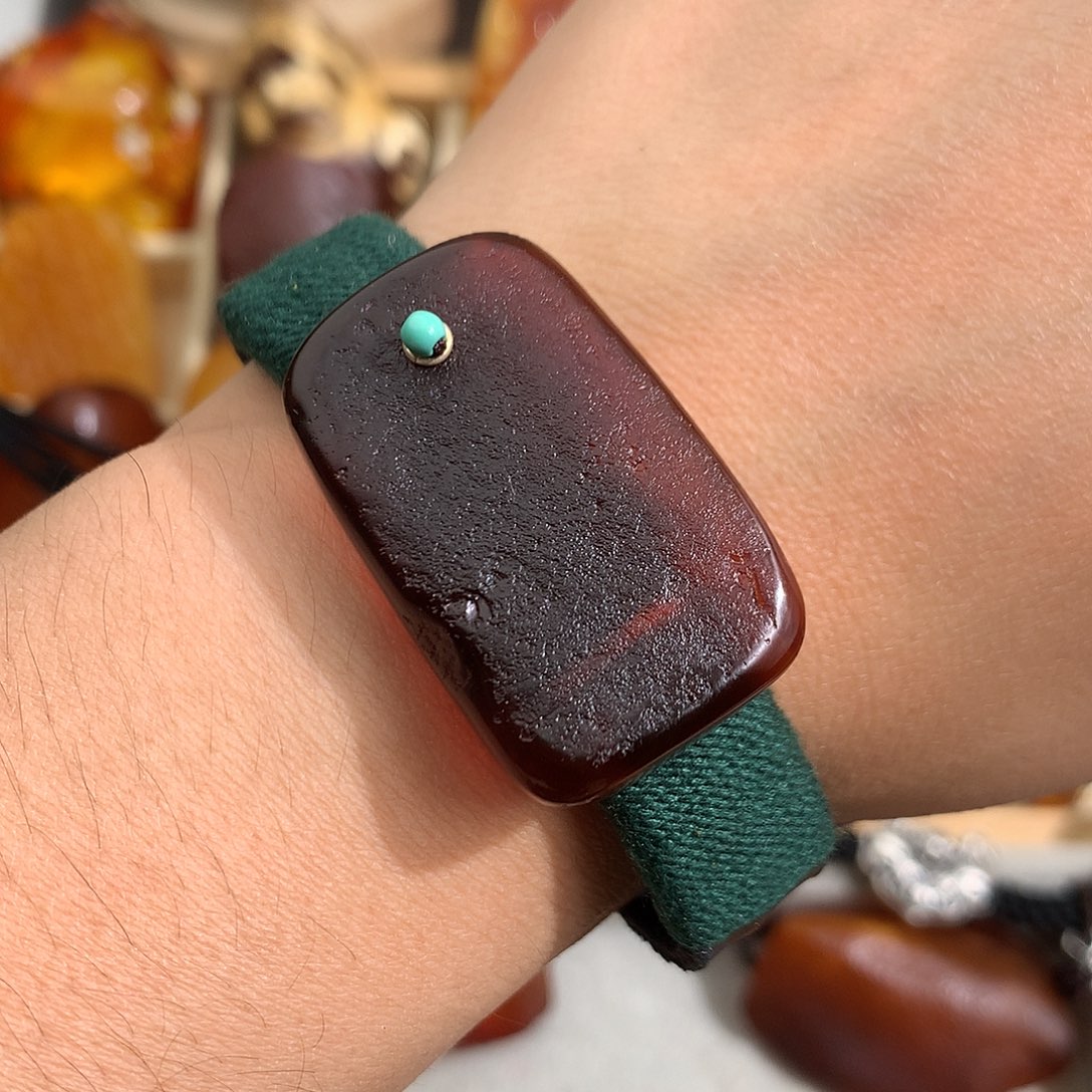 蜜蜡裸石未镶嵌在