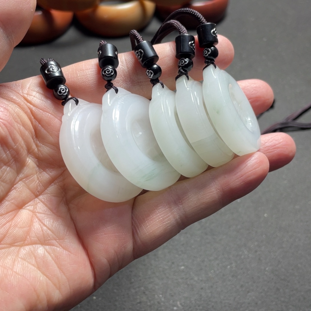 未镶嵌手链石英质玉（金丝玉）