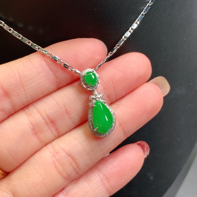 【闪购商品】翡翠吊坠(赠链)18K金镶嵌