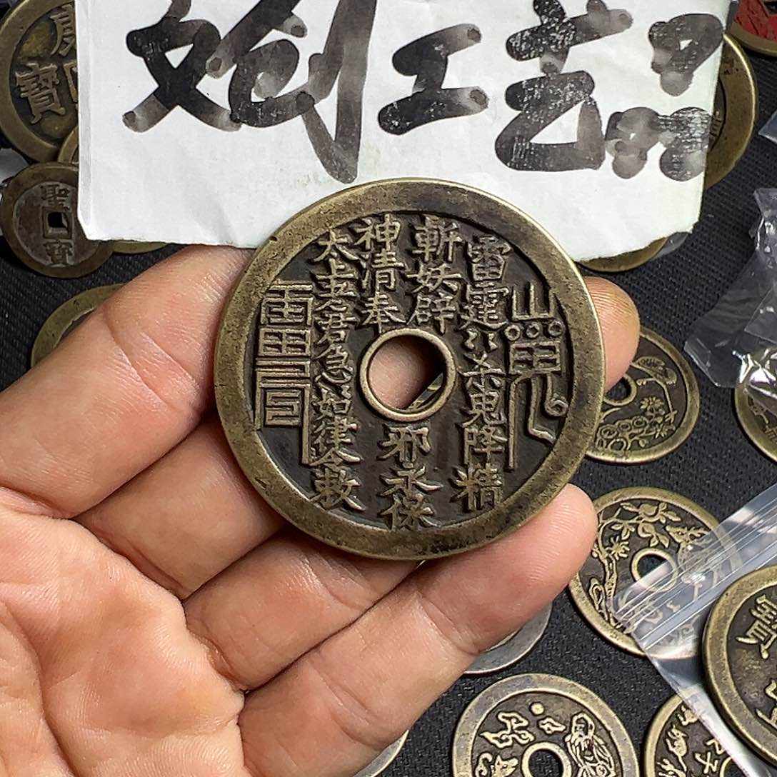 卡***?现代文创工艺品